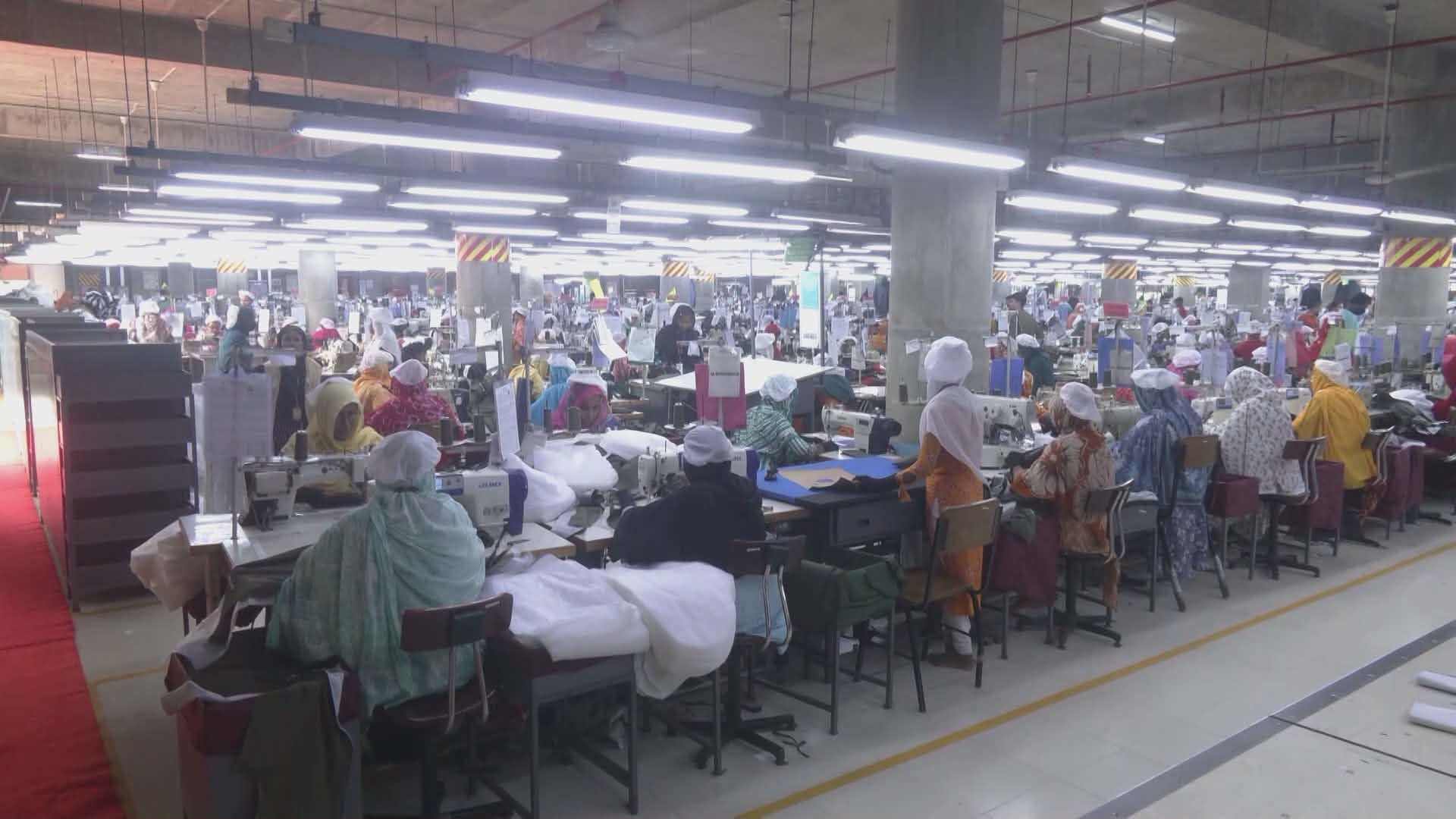 ২০২৫-২৬ অর্থবছর ৮ মাসে তৈরি পোশাক রফতানি আয় কমলো ৩.৭৩ শতাংশ