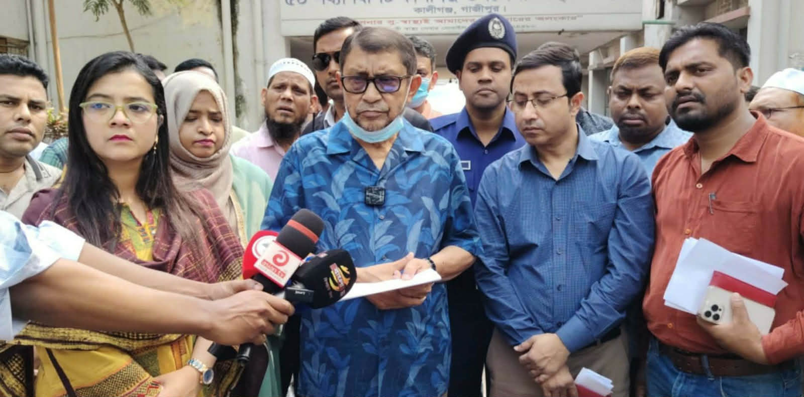 স্বাস্থ্যমন্ত্রীর আকস্মিক পরিদর্শনে হাসপাতালের ৪ জন ডাক্তার অনুপস্থিত